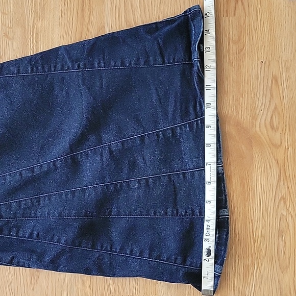 02 Denim. Size 27. Dark wash flare - Picture 2 of 6